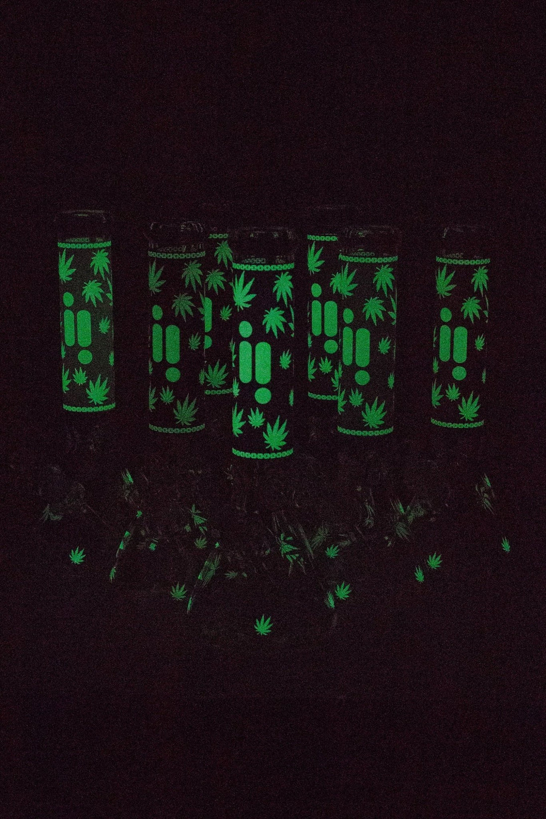 Infyniti 14" 7mm Leaf Glow in the Dark Beaker Bong - Glasss Station